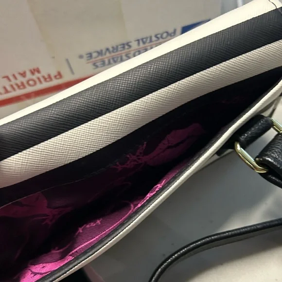 Betsey Johnson Clutch Large Wristlet and Crossbody Wallet EUC Stripes Vintage - Picture 16 of 16